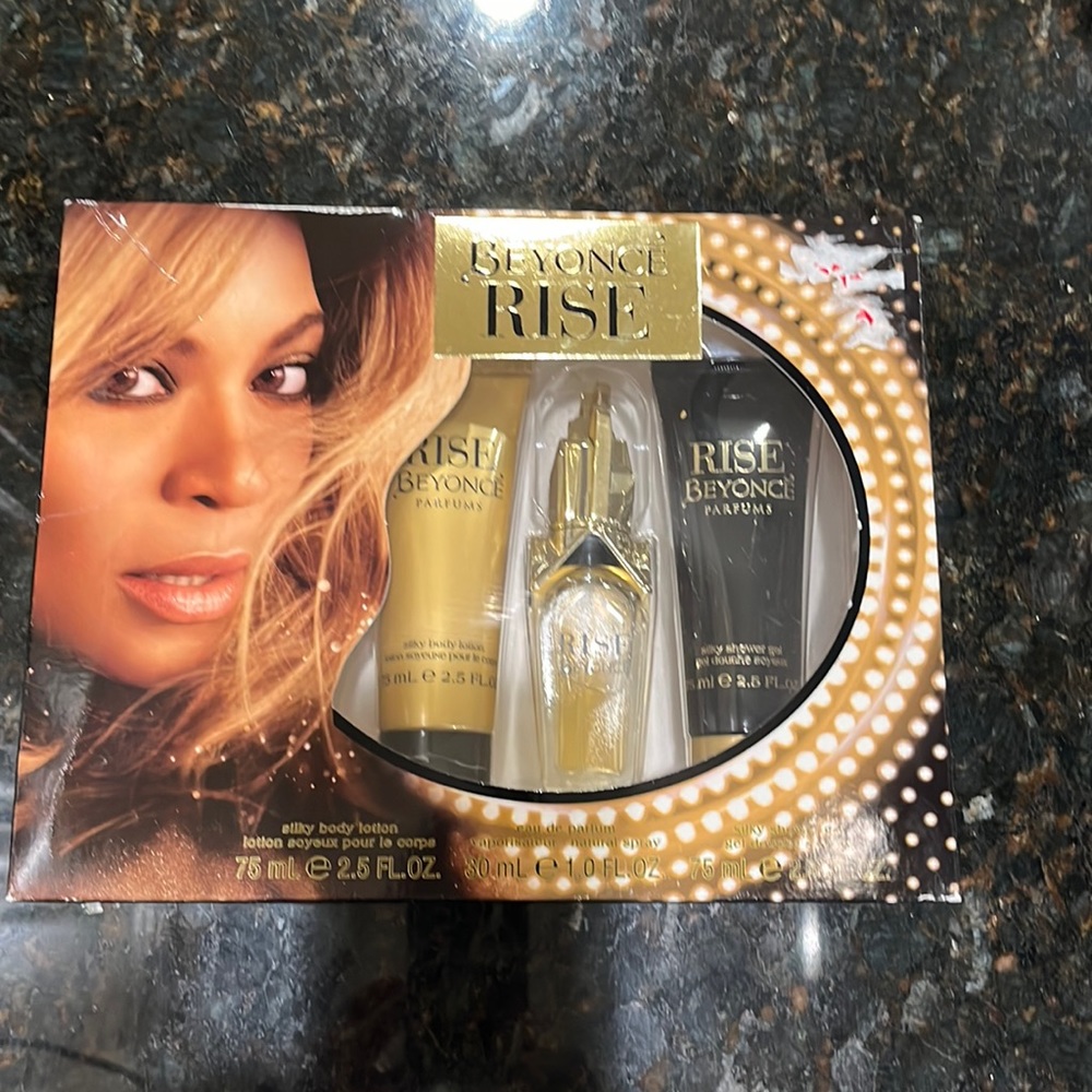Beyoncé Rise fragrance gift set.  NIB Authentic